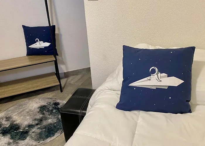 Moon Villa - 5 To 15M From 5 Top Attractions - Sea View Terrace, Patio, Solarium, Astronaut, Make Up Station, Coffee Home Bar - Funchal Holiday Home